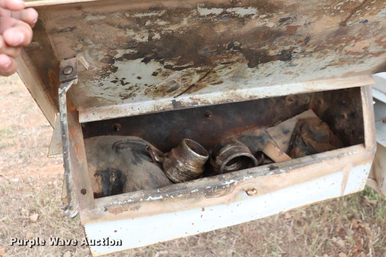 image for item ED9641 1996 Trailmaster tank trailer