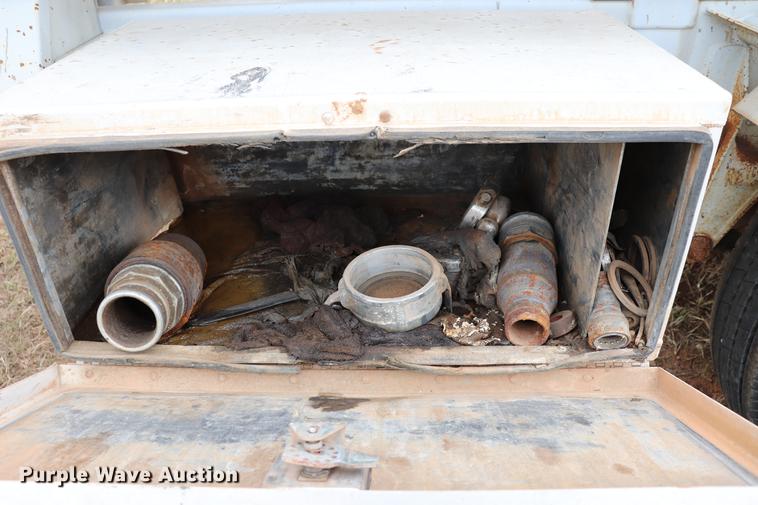 image for item ED9641 1996 Trailmaster tank trailer