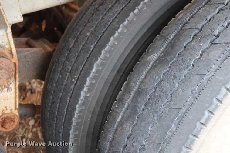 image for item ED9641 1996 Trailmaster tank trailer