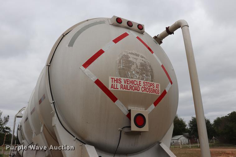 image for item ED9641 1996 Trailmaster tank trailer