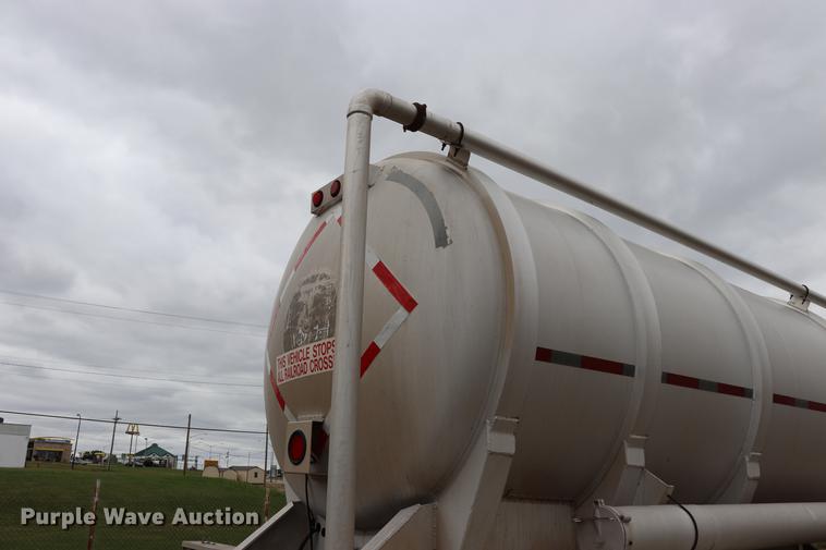 image for item ED9641 1996 Trailmaster tank trailer