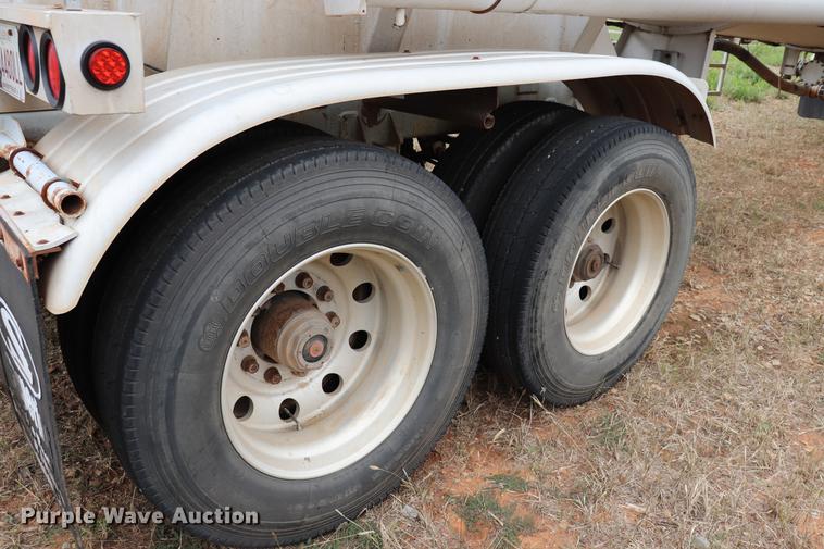 image for item ED9641 1996 Trailmaster tank trailer