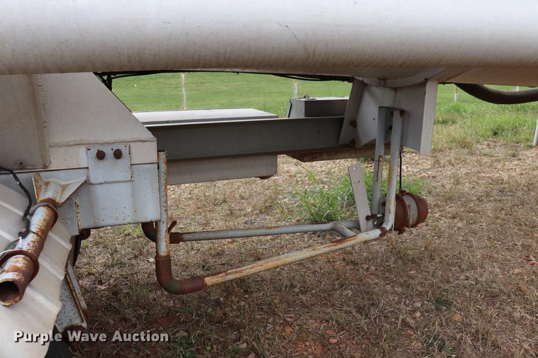 image for item ED9641 1996 Trailmaster tank trailer