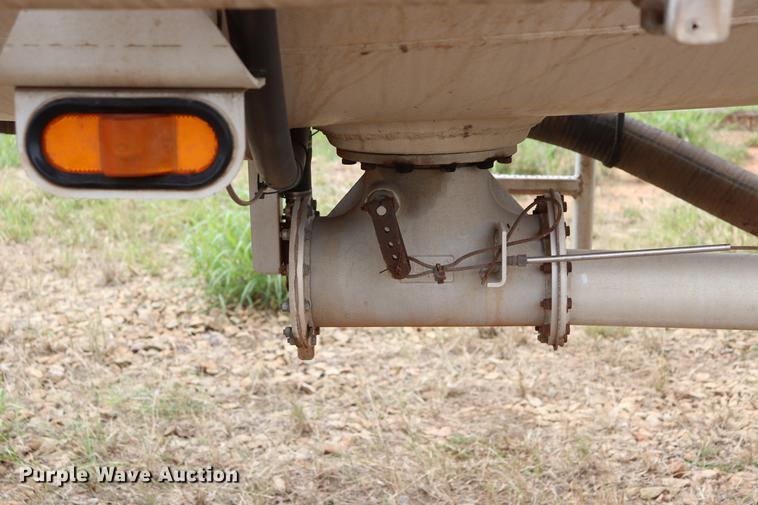 image for item ED9641 1996 Trailmaster tank trailer