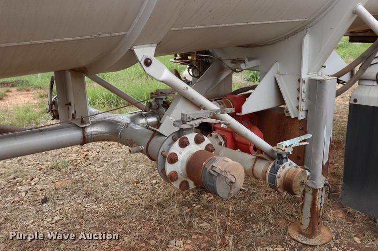 image for item ED9641 1996 Trailmaster tank trailer