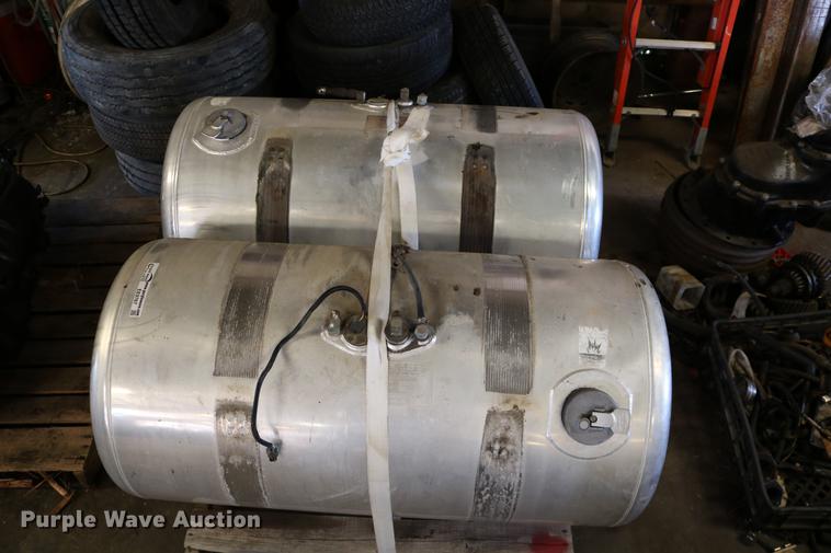 image for item EE9767 (2) Peterbilt aluminum fuel tanks