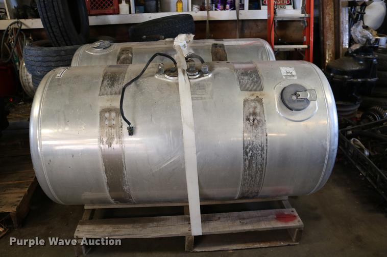 image for item EE9767 (2) Peterbilt aluminum fuel tanks