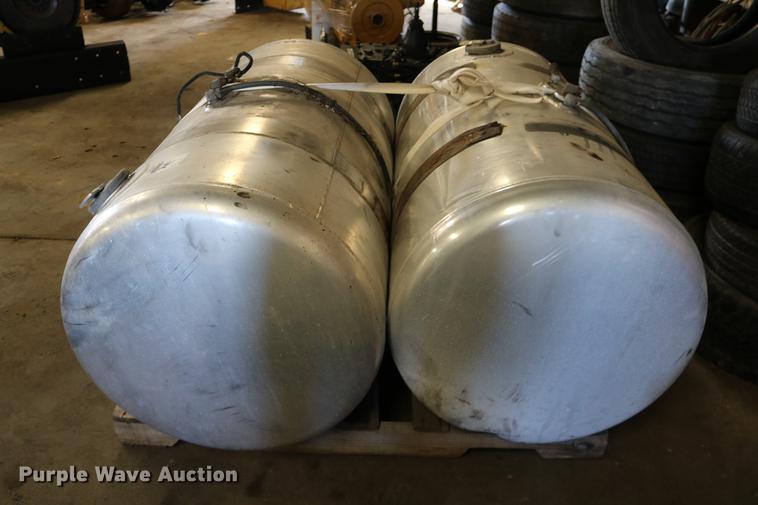 image for item EE9767 (2) Peterbilt aluminum fuel tanks