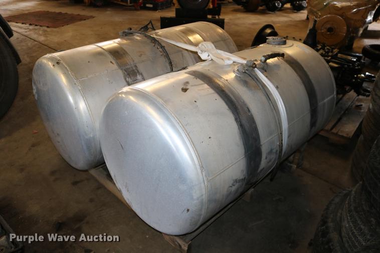 image for item EE9767 (2) Peterbilt aluminum fuel tanks