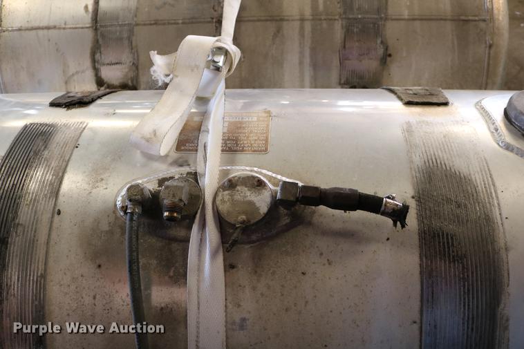 image for item EE9767 (2) Peterbilt aluminum fuel tanks