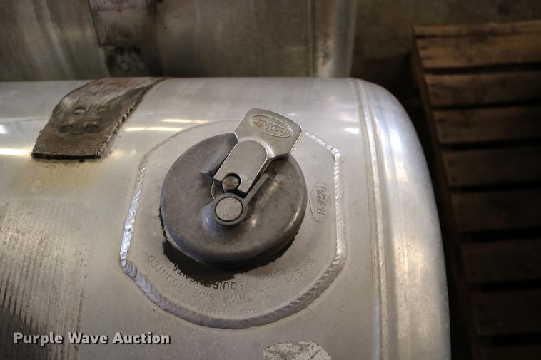 image for item EE9767 (2) Peterbilt aluminum fuel tanks