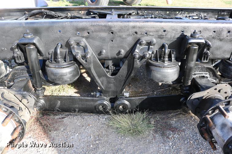 image for item EE9769 2001 Kenworth rear end and frame
