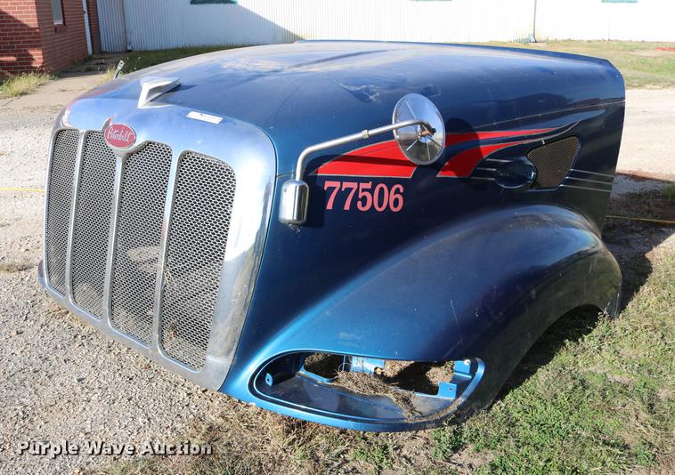 image for item EE9770 Peterbilt 387 hood