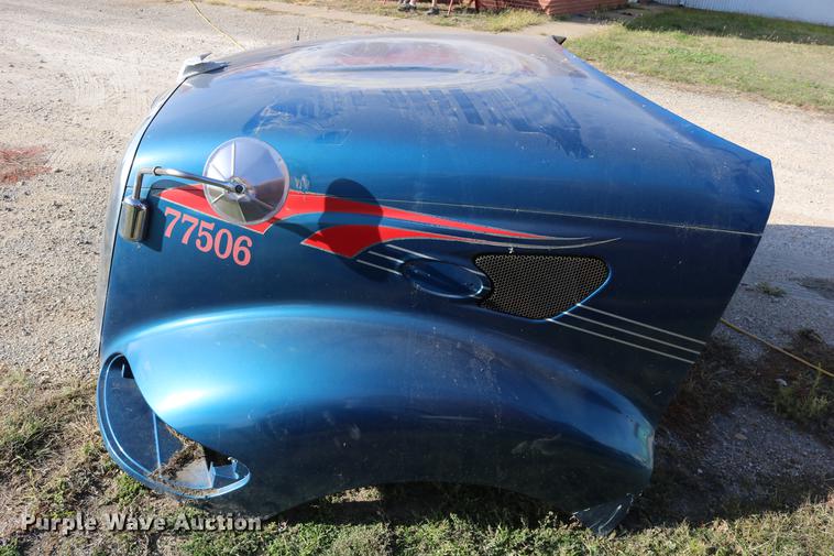 image for item EE9770 Peterbilt 387 hood