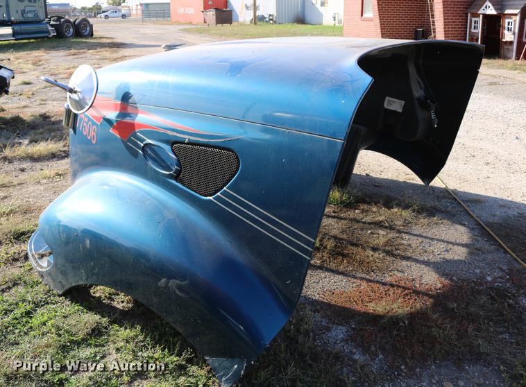 image for item EE9770 Peterbilt 387 hood