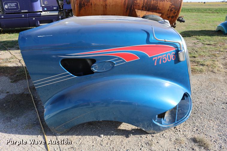 image for item EE9770 Peterbilt 387 hood