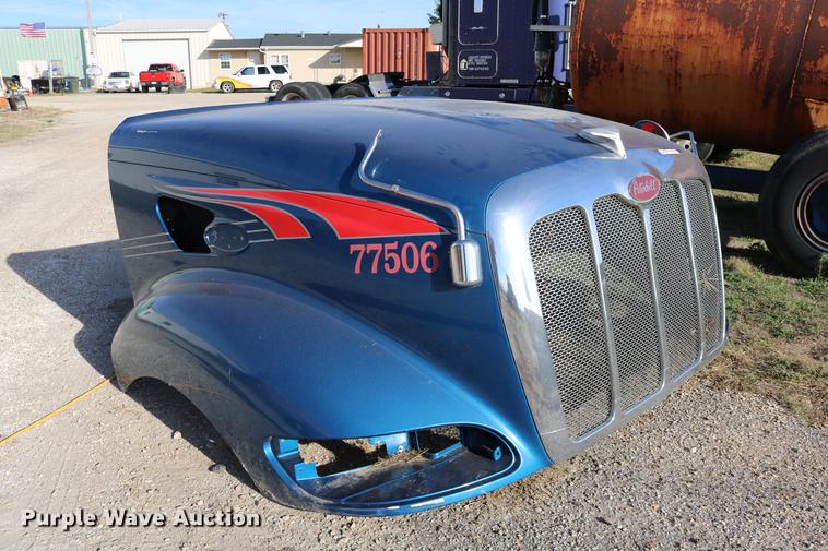 image for item EE9770 Peterbilt 387 hood