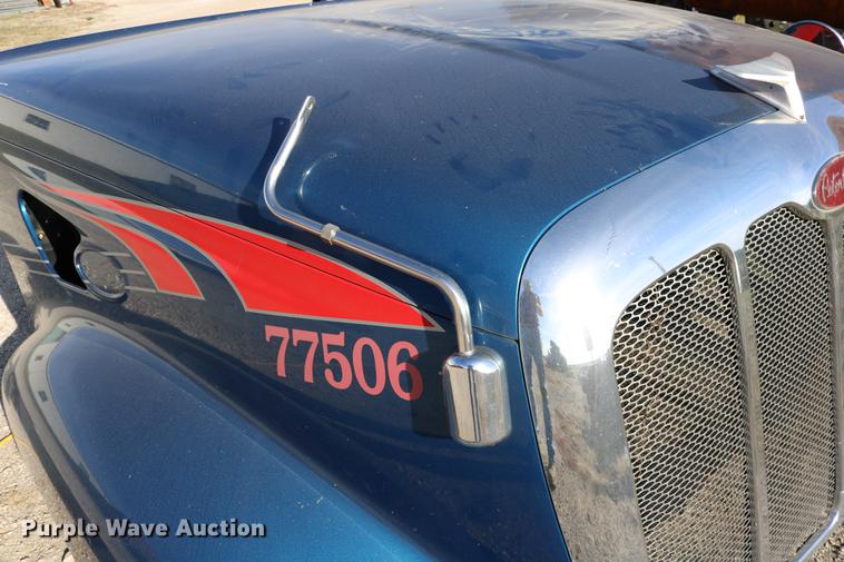 image for item EE9770 Peterbilt 387 hood