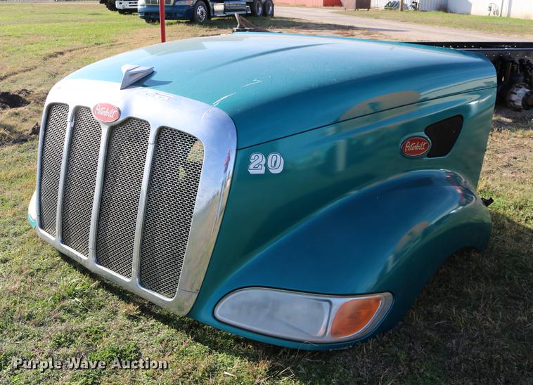 image for item EE9771 Peterbilt 387 hood