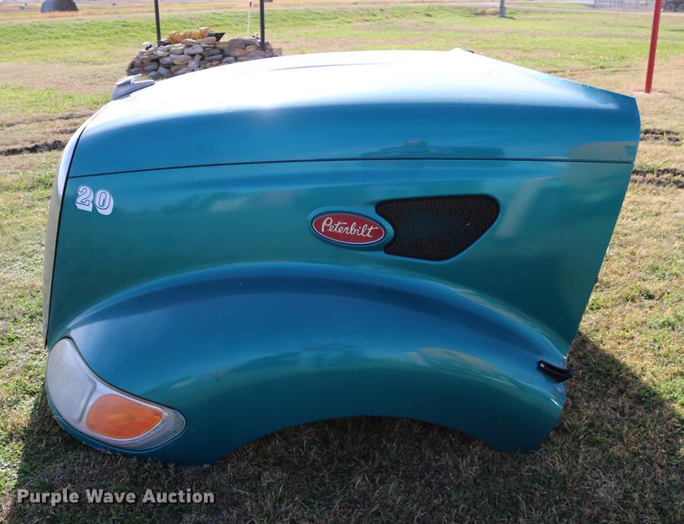 image for item EE9771 Peterbilt 387 hood