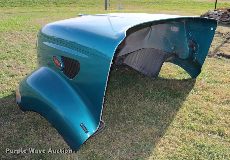 image for item EE9771 Peterbilt 387 hood