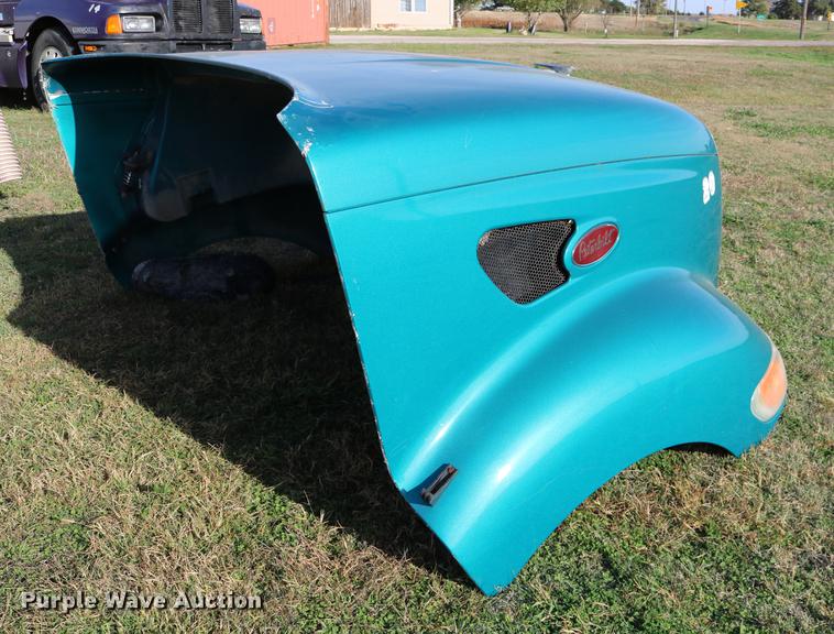 image for item EE9771 Peterbilt 387 hood