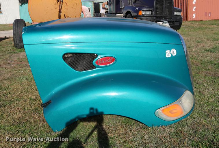 image for item EE9771 Peterbilt 387 hood
