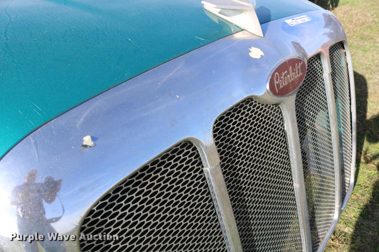 image for item EE9771 Peterbilt 387 hood