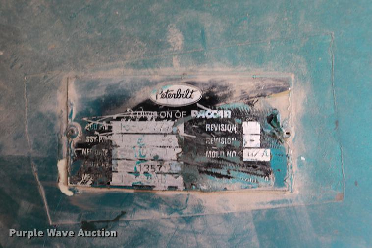 image for item EE9771 Peterbilt 387 hood