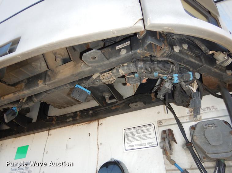 image for item K5837 2003 Utility 3000R refrigerated van trailer