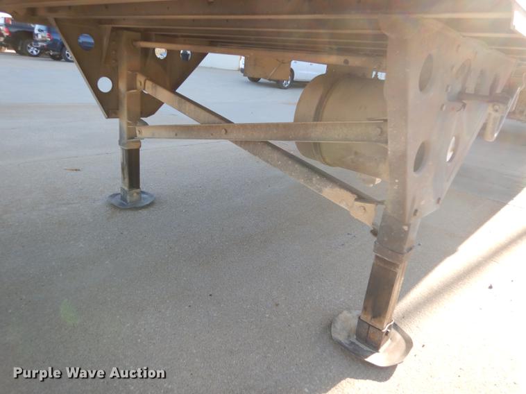 image for item K5837 2003 Utility 3000R refrigerated van trailer