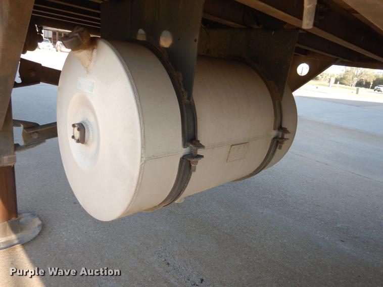 image for item K5837 2003 Utility 3000R refrigerated van trailer