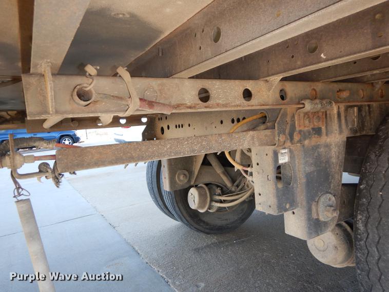 image for item K5837 2003 Utility 3000R refrigerated van trailer