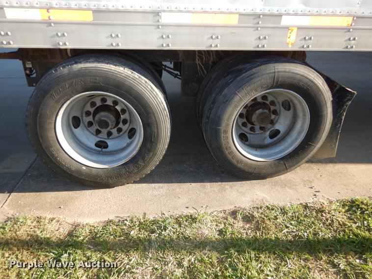 image for item K5837 2003 Utility 3000R refrigerated van trailer