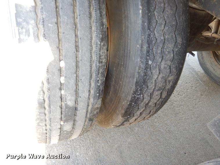 image for item K5837 2003 Utility 3000R refrigerated van trailer