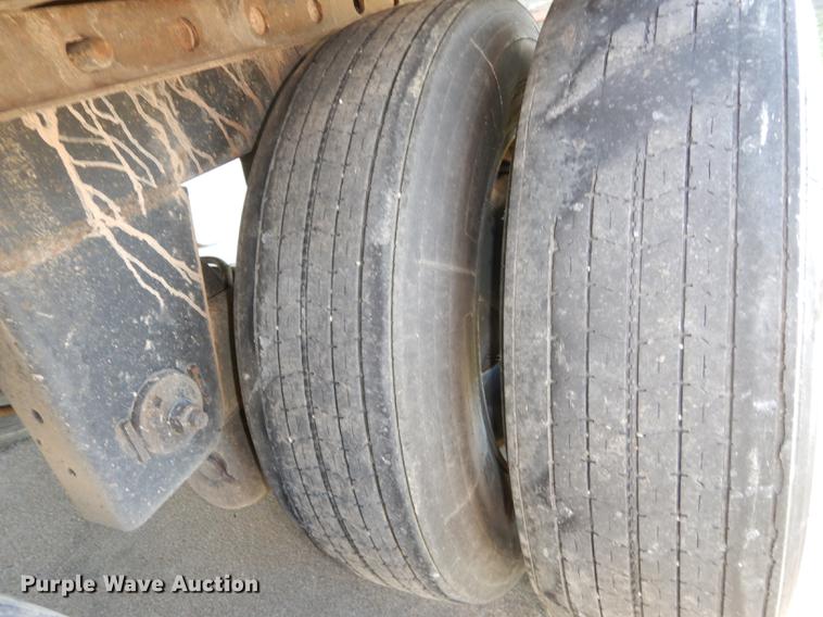 image for item K5837 2003 Utility 3000R refrigerated van trailer