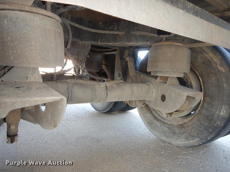 image for item K5837 2003 Utility 3000R refrigerated van trailer