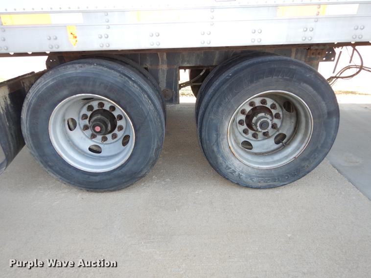 image for item K5837 2003 Utility 3000R refrigerated van trailer