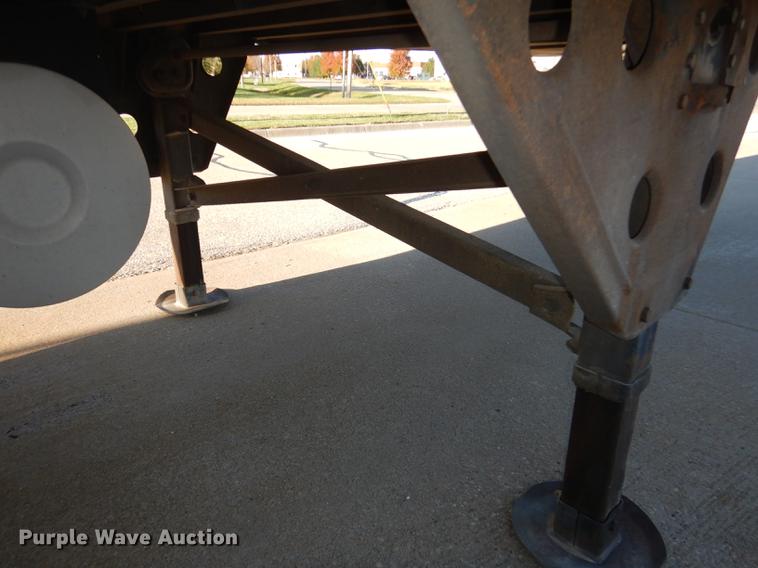 image for item K5837 2003 Utility 3000R refrigerated van trailer