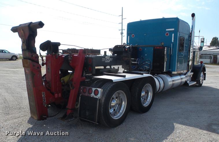 image for item K6361 2005 Kenworth W900 semi truck with tow truck attachment