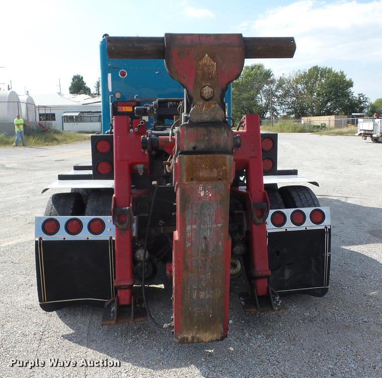 image for item K6361 2005 Kenworth W900 semi truck with tow truck attachment