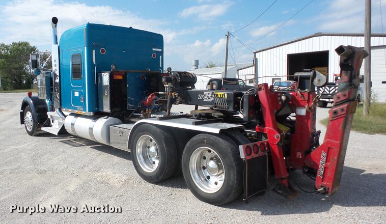 image for item K6361 2005 Kenworth W900 semi truck with tow truck attachment