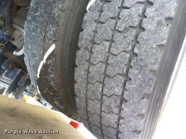 image for item K6361 2005 Kenworth W900 semi truck with tow truck attachment