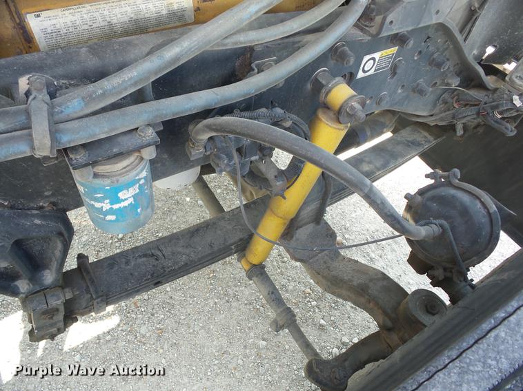 image for item K6361 2005 Kenworth W900 semi truck with tow truck attachment