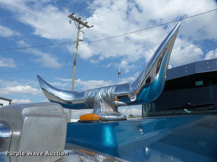 image for item K6361 2005 Kenworth W900 semi truck with tow truck attachment