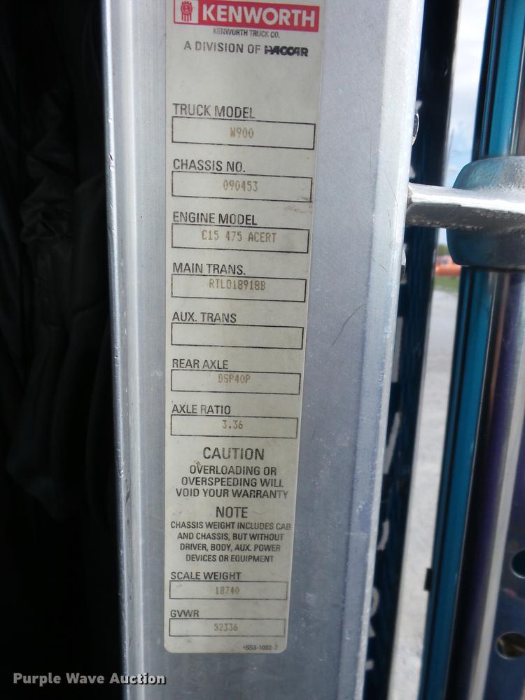 image for item K6361 2005 Kenworth W900 semi truck with tow truck attachment