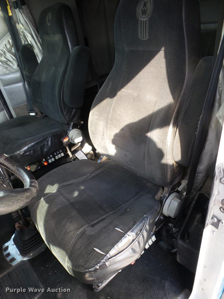 image for item K6361 2005 Kenworth W900 semi truck with tow truck attachment