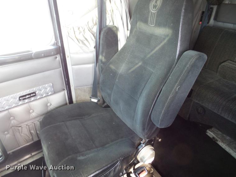 image for item K6361 2005 Kenworth W900 semi truck with tow truck attachment