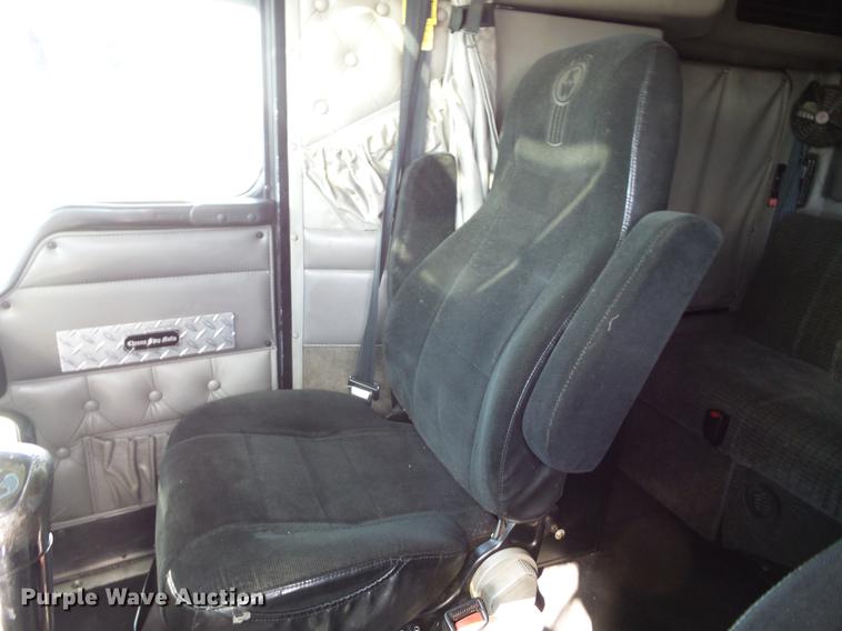 image for item K6361 2005 Kenworth W900 semi truck with tow truck attachment