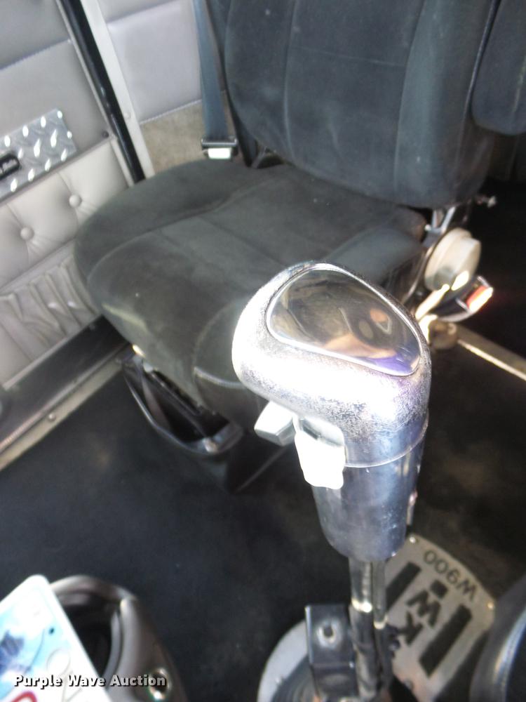 image for item K6361 2005 Kenworth W900 semi truck with tow truck attachment